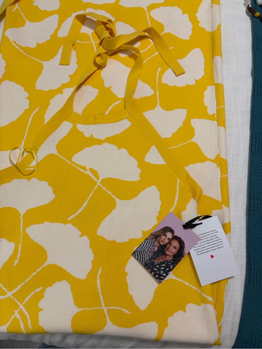 Diane Von Furstenberg for Target Halter Tie Neck Yellow
Sweaterknit Dress Size M - Picture 6 of 6